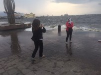 GÜNEŞLİ HAVA - İzmir'de Deniz Taştı