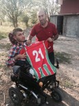 DIYARBAKıRSPOR - Kulüp Başkanı Engelli Gence Forma Hediye Etti