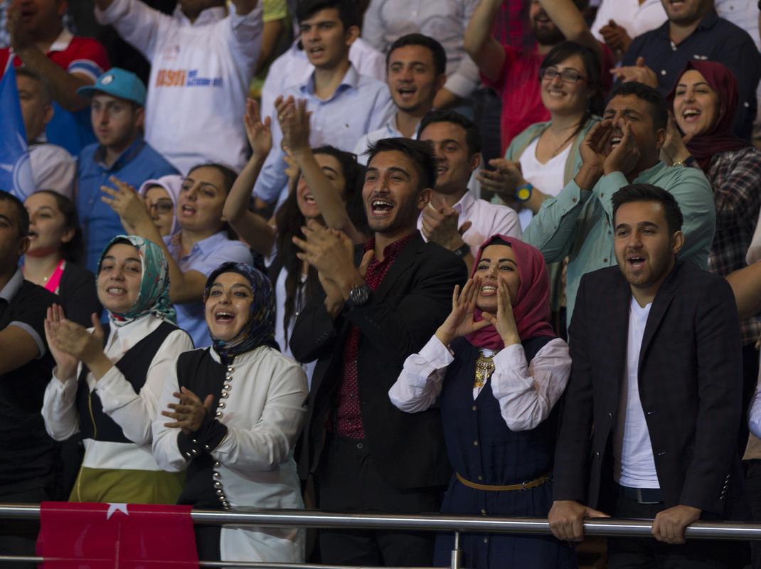 AK Parti seçim şarkısı ilk kez dinletildi