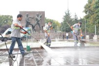 TEMİZLİK İŞÇİSİ - Başkent'te Bayram Öncesi Temizlik