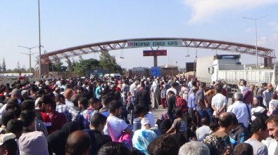 Binlerce Suriyeli Ülkelerine Gitmek İçin Öncüpınar'a Akın Etti
