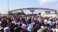 KİLİS VALİSİ - Binlerce Suriyeli Ülkelerine Gitmek İçin Öncüpınar'a Akın Etti