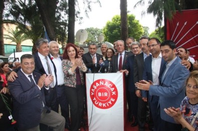 CHP İzmir İl Teşkilatı Bayramlaştı
