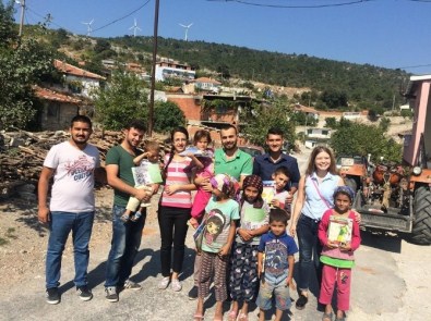 CHP'li Gençlerden Somalı İhtiyaç Sahibi Çocuklara Kırtasiye Malzemesi