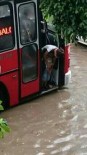 YALıNAYAK - Su Baskınına Otobüste Yakalanan Çocuğun Tuvalet Telaşı