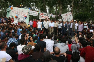 Suriyeli Sığınmacılar Edirne Valisi Şahin'i Protesto Etti