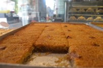 KADAYıF - Arife Günü Baklavacılar Doldu Taştı