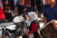 VATAN CADDESİ - Bayram Alışverişinden Dönen Kadınlara Motosiklet Çarptı Açıklaması 2 Yaralı