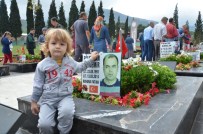 BAYRAK MİTİNGİ - Somalılar Maden Şehitliğine Akın Etti