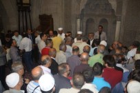 TANER YILDIZ - Eski Bakan Yıldız Ve Vali Düzgün Bayram Namazını Hunat Camii'nde Kıldı