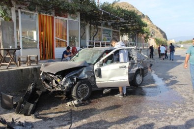 Otomobil Önce Tır'a Sonra Duvara Çarptı Açıklaması 5 Yaralı