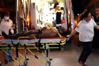 TUANA - Otomobil Traktöre Çarptı Açıklaması 5 Yaralı