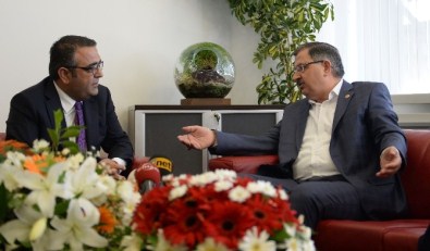 AK Parti-CHP bayramlaşmasında 'Haydi Bismillah' polemiği