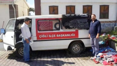 CHP Çiğli İlçe Başkanlığı'na Ait Araçta Yangın Çıktı