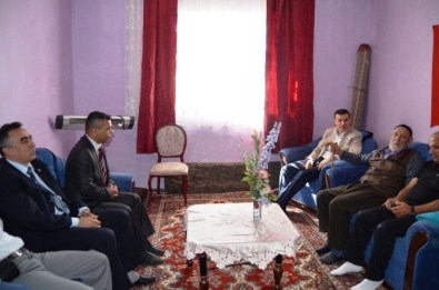 Kaymakam Öz Şehit Ailelerini Ziyaret Etti