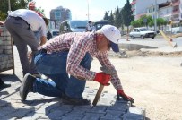 Kendi Ürettiği Parke Taşlarını Cadde Ve Sokaklara Döşüyor