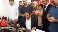 BARIŞ YILDIZ - Gençlik Kollarından CHP İl Başkanına Sürpriz Doğum Günü Kutlaması