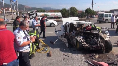Kocaeli Körfez'de Trafik Kazası Açıklaması 1 Ölü, 2 Yaralı