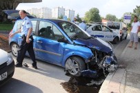Samsun'da İki Otomobil Çarpıştı Açıklaması 4 Yaralı
