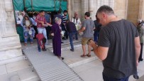 YERLİ TURİST - Selimiye Camii Yılın En Kalabalık Gününü Yaşadı