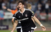 DERBİ MAÇI - 'Kendimi Van Persie, Eto'o Ya Da Podolski İle Kıyaslamıyorum'