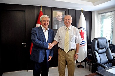 İlahiyat Fakültesinde Devir Teslim Töreni