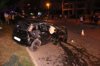 ELEKTRİK AKIMI - Karşı Şeride Geçen Otomobildeki Yaralılar Kaçtı