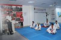 Kızılay'ın Başarılı Taekwondocularına Bayram Hediyesi