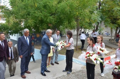 Kuşadası'nda İlköğretim Haftası Kutlamaları