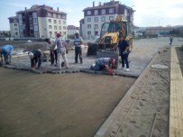 SALTUKOVA - Saltukova'da Parke Taşı Döşeme Çalışmaları