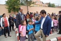 Sındırgı Belediyesi'nden Öğrencilere Kırtasiye Yardımı