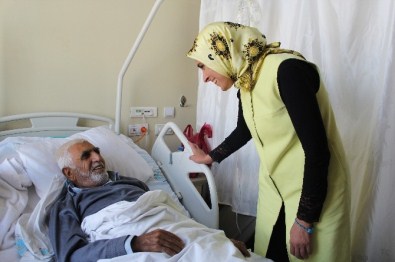 Taşkesenlioğlu Bayramda Hastaları Unutmadı