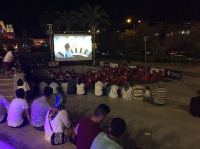 Forum Mersin'de Açık Havada Sinema Keyfi