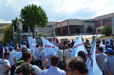 İzmir'de İşçiler Fabrika Önünde Direniş Çadırı Kurdu
