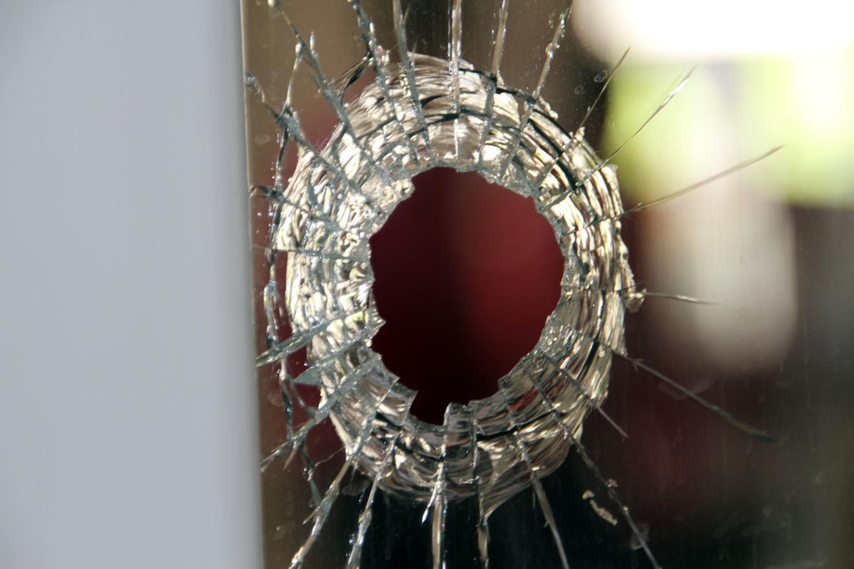 Van'da liseye bombalı ve silahlı saldırı