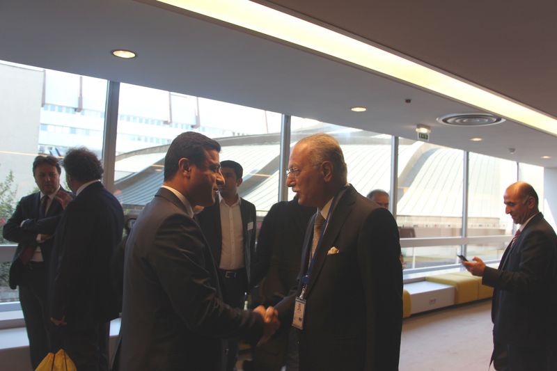 Selahattin Demirtaş ile Ekmeleddin İhsanoğlu birlikte görüntülendi