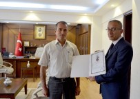 SAMSUN EMNIYET MÜDÜRÜ - Emekli Olan Polise Emniyet Müdüründen Teşekkür Belgesi