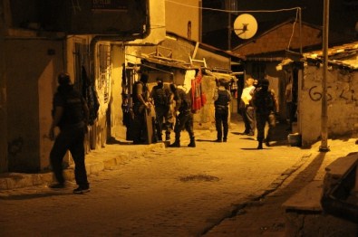 İstanbul'da Büyük Operasyon Açıklaması 17 Gözaltı