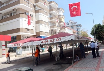 Şehit Emniyet Müdürü'nün Alanya'daki Evinde Taziye Çadırı Kuruldu