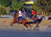 Sivas'ta Atlı Cirit Gösterisi Nefes Kesti