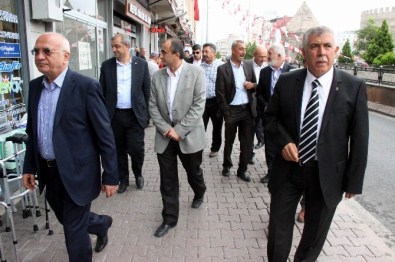 AK Parti Milletvekili Adayları Yoğunburç Ve Hunat Esnafını Gezdi