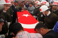 AHMET YAPTıRMıŞ - Erzurumlu Şehit Uzman Çavuş Yunus Arda'yı Son Yolculuğuna Binler Uğurladı