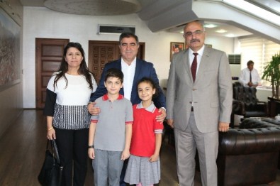 Öğrencilerden Başkan Özdemir'e Ziyaret