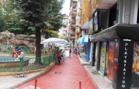 KALDIRIM ÇALIŞMASI - Ömerağa'da Kaldırımlar Renklendi