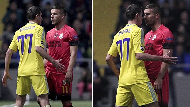 Podolski sinirlenip tekmeyi bastı