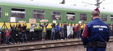 16'Incı Yılını Kutlayan Kosova Polisi Protesto Edildi