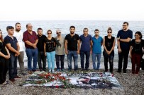 GRUP GENÇ - Boğularak Ölen Minik Aylan, Konyaaltı Sahili'nde Karanfillerle Anıldı