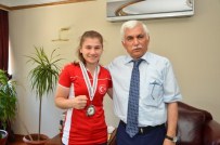 ORHAN ALIMOĞLU - Başarılı Boksörlerden, Vali Alimoğlu'na Ziyaret