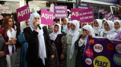 Siirt'te Bir Grup Kadın Barış İçin Yürüdü