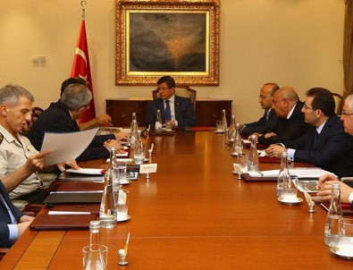 Başbakan Davutoğlu, güvenlik toplantısı gerçekleştiriyor